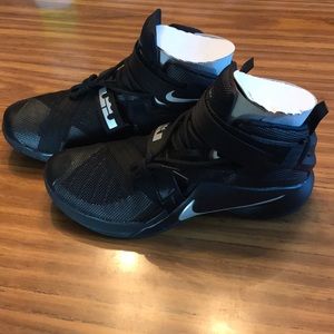 Nike Lebron Soldier IX shoes, BRAND NEW